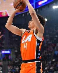 船记：快船目前优先项是摆脱保罗合同 转正科比·桑德斯！