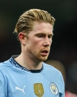 曼晚：丁丁谈未获续约时难掩激动，而他受访时曼城总监就在不远处